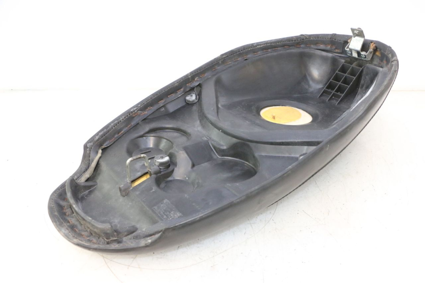 photo de SITZ PEUGEOT TREKKER 50 (1995 - 2004) - Details der Befestigungspunkte