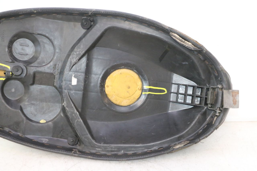 photo de SITZ PEUGEOT TREKKER 50 (1995 - 2004) - Alternativer Blickwinkel