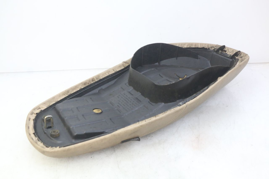 photo de SITZBANK PEUGEOT TWEET 4T 50 (2010 - 2014) - Details der Befestigungspunkte