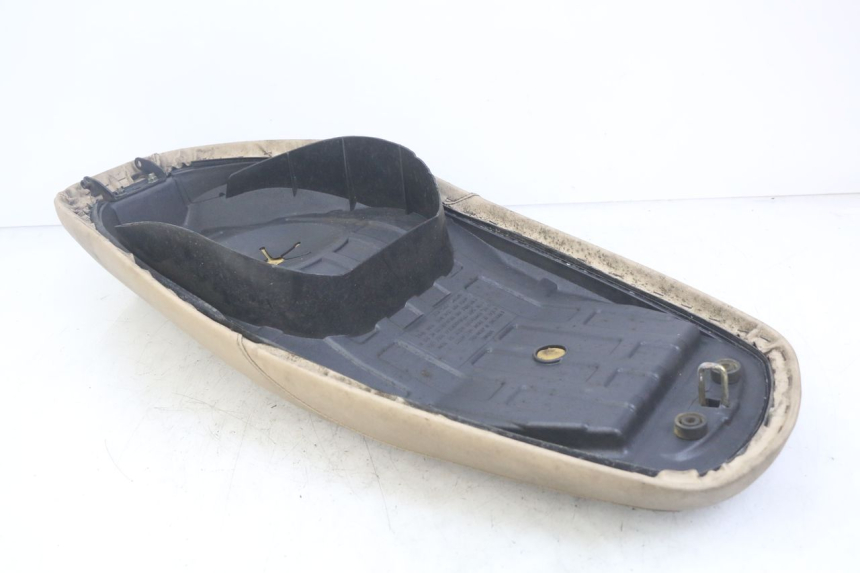 photo de SITZBANK PEUGEOT TWEET 4T 50 (2010 - 2014) - Oberflächenzustand und Material