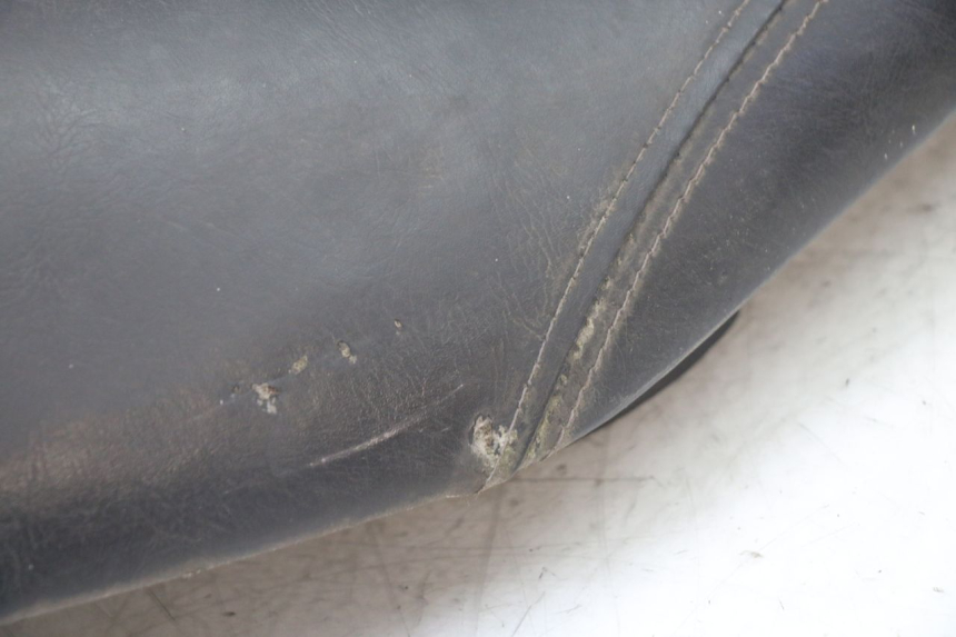 photo de SELLE PEUGEOT TWEET 4T 50 (2014 - 2019) - Details der Befestigungspunkte