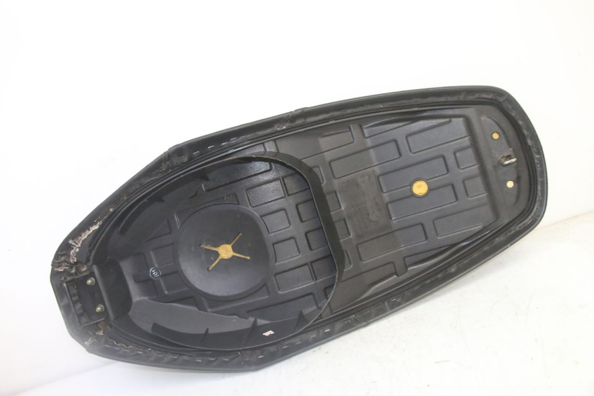 photo de SELLE PEUGEOT TWEET 4T 50 (2018 - 2022) - Details der Befestigungspunkte