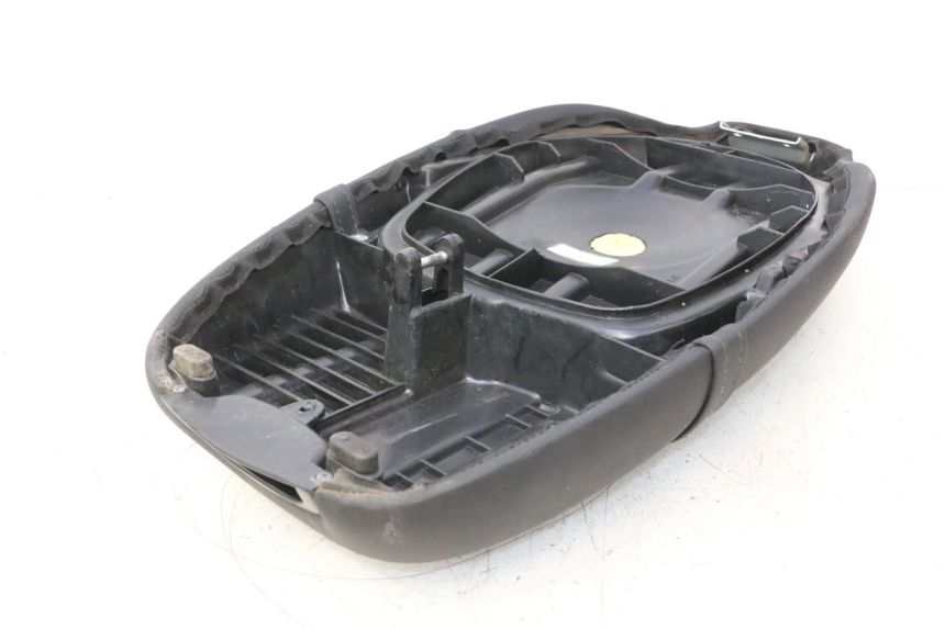 photo de SITZ PIAGGIO TYPHOON 50 (2000 - 2009) - Details der Befestigungspunkte