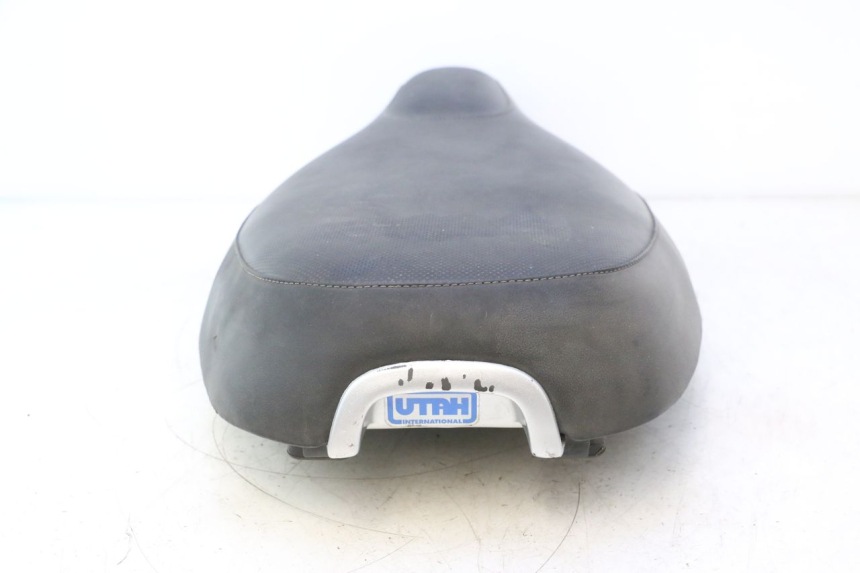 photo de SELLE PIAGGIO TYPHOON 50 (1993 - 1999) - Details der Befestigungspunkte
