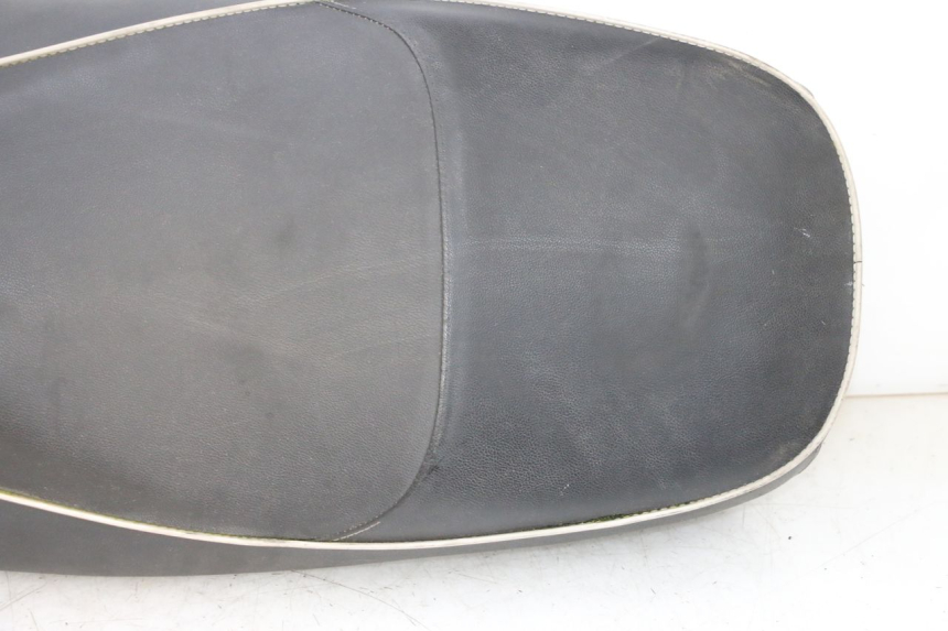 photo de SELLE PIAGGIO VESPA GTS SUPER IE 125 (2009 - 2016) - Profilansicht des Ersatzteils