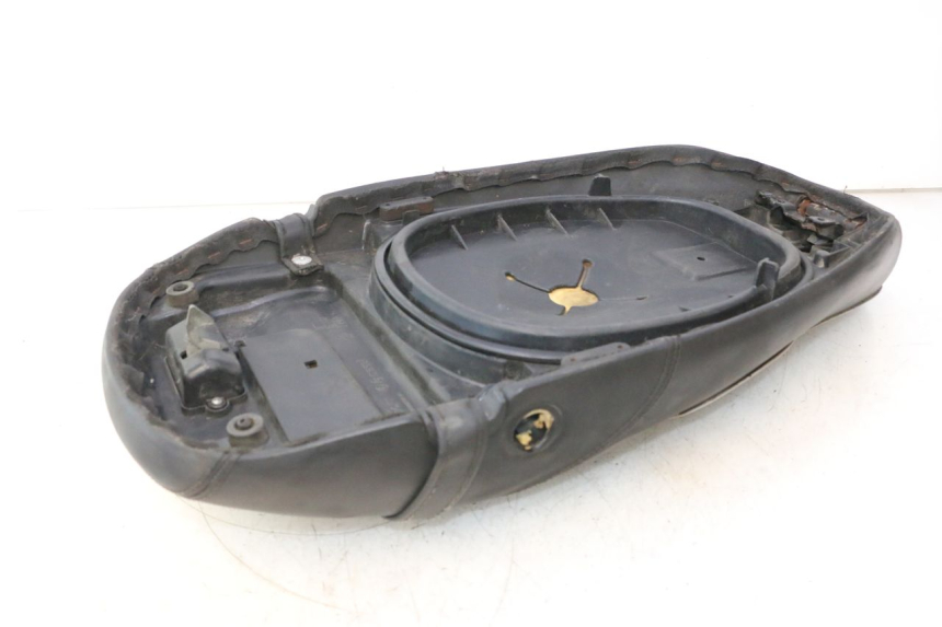 photo de SELLE PIAGGIO VESPA S 2T 50 (2007 - 2014) - Oberflächenzustand und Material