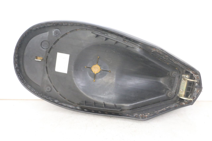 photo de SELLE PEUGEOT VIVACITY NEW 2T 50 (2008 - 2017) - Oberflächenzustand und Material