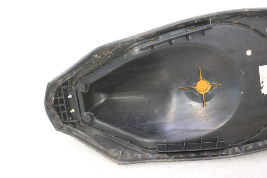 photo de SELLE PEUGEOT VIVACITY NEW 2T 50 (2008 - 2017) - Hochauflösende Nahaufnahme