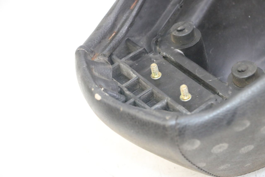 photo de SELLE PEUGEOT VIVACITY NEW 4T 50 (2008 - 2017) - Hochauflösende Nahaufnahme