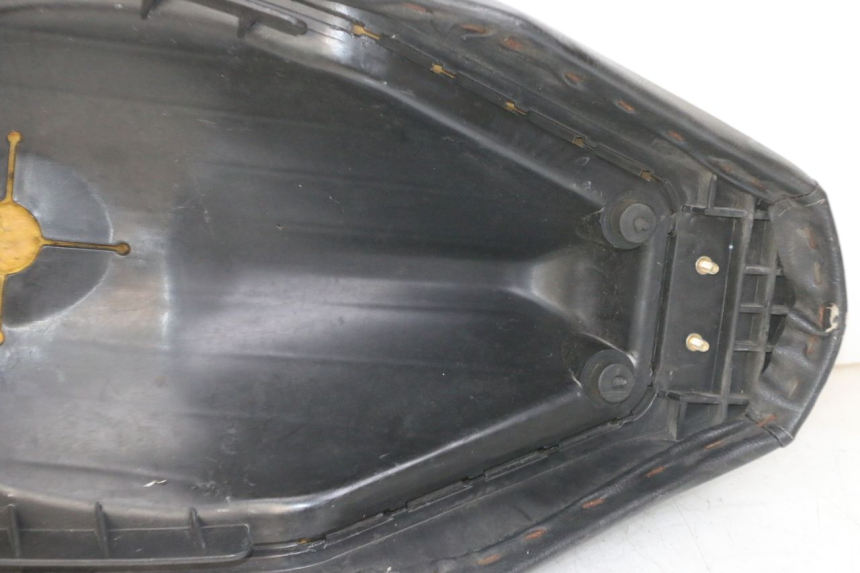 photo de SELLE PEUGEOT VIVACITY NEW 4T 50 (2008 - 2017) - Fokus auf die Struktur