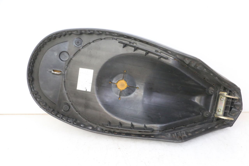 photo de SELLE PEUGEOT VIVACITY NEW 4T 50 (2008 - 2017) - Hochauflösende Nahaufnahme