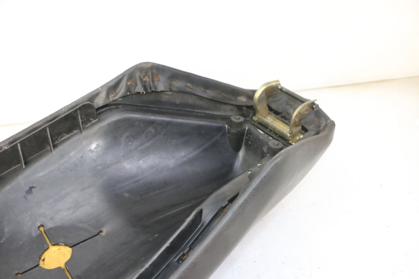 photo de SELLE PEUGEOT VIVACITY NEW 4T 50 (2008 - 2017) - Zoom auf Gebrauchszustand