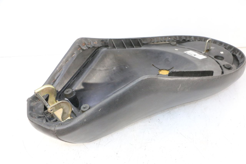 photo de SELLE PEUGEOT VIVACITY NEW 4T 50 (2008 - 2017) - Details der Befestigungspunkte