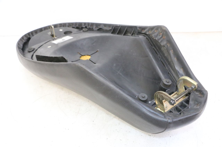 photo de SELLE PEUGEOT VIVACITY NEW 4T 50 (2008 - 2017) - Oberflächenzustand und Material