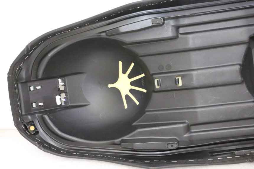 photo de SITZ YAMAHA XMAX X-MAX 125 (2021 - 2025) - Weitere Ansicht des Artikels