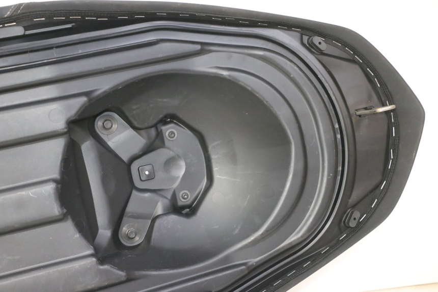 photo de SITZ YAMAHA XMAX X-MAX 125 (2021 - 2025) - Charakteristische Merkmale
