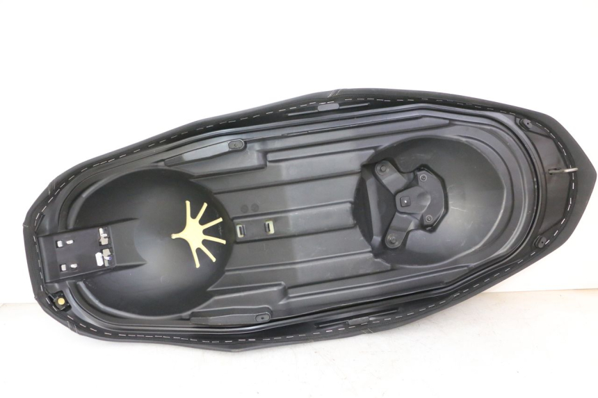 photo de SITZ YAMAHA XMAX X-MAX 125 (2021 - 2025) - Zoom auf Komponenten