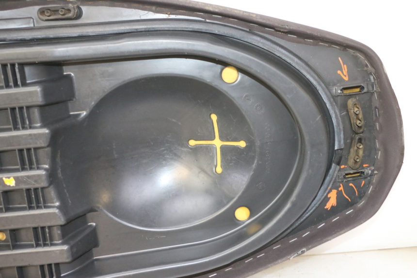 photo de SITZBANK YAMAHA X-MAX XMAX 250 (2006 - 2009) - Fokus auf die Struktur