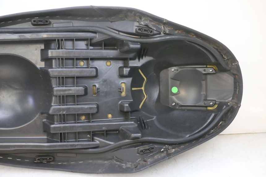 photo de SITZBANK YAMAHA XMAX X-MAX 125 (2006 - 2009) - Zoom auf Komponenten