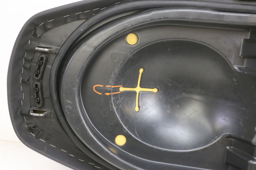 photo de SITZBANK YAMAHA XMAX X-MAX 125 (2006 - 2009) - Ergänzendes Produktfoto