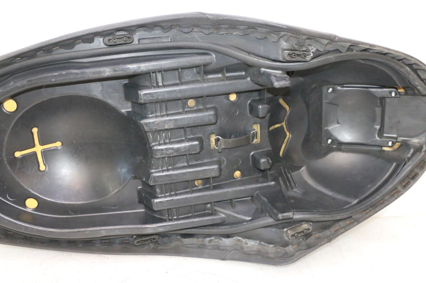 photo de SITZBANK YAMAHA XMAX X-MAX 125 (2006 - 2009) - Oberflächenzustand und Material