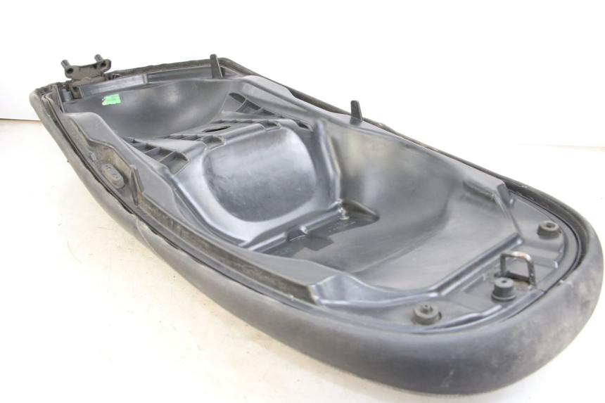 photo de SITZBANK PIAGGIO X10 125 (2012 - 2017) - Details der Befestigungspunkte