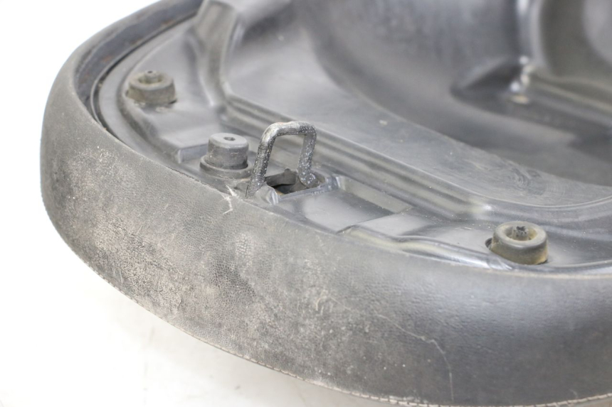 photo de SITZBANK PIAGGIO X10 125 (2012 - 2017) - Kennzeichnungen und Originalreferenzen