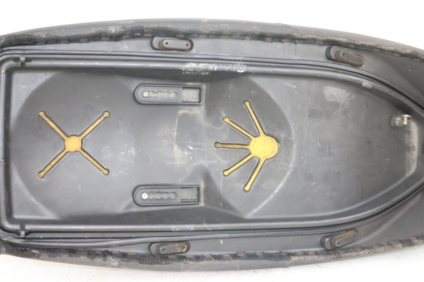 photo de SITZBANK PIAGGIO X9 125 (2000 - 2003) - Zoom auf Komponenten