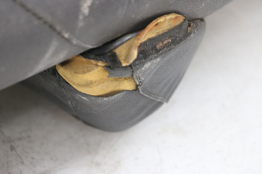 photo de SITZBANK PIAGGIO X9 125 (2000 - 2003) - Details der Befestigungspunkte