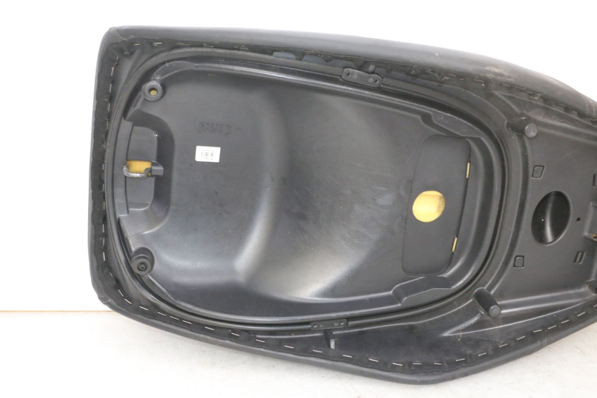photo de SITZBANK PIAGGIO XEVO - X EVO 125 (2007 - 2017) - Oberflächenzustand und Material