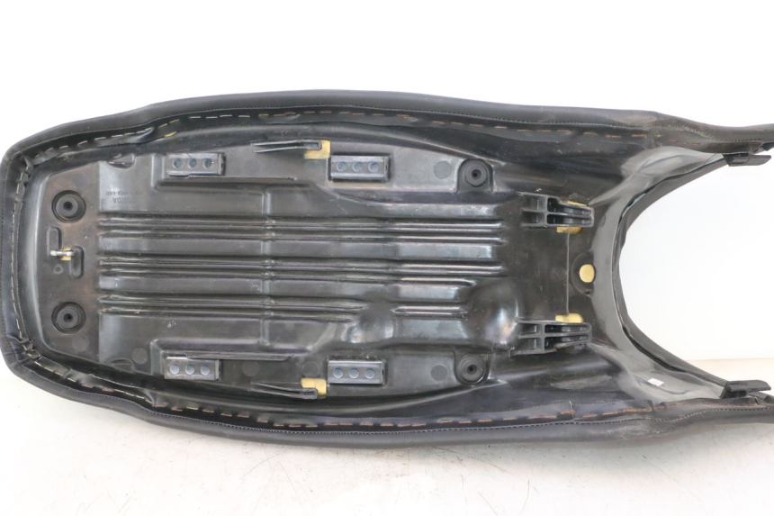 photo de SITZ HONDA XLV VARADERO 125 (2007 - 2012) - Details der Befestigungspunkte