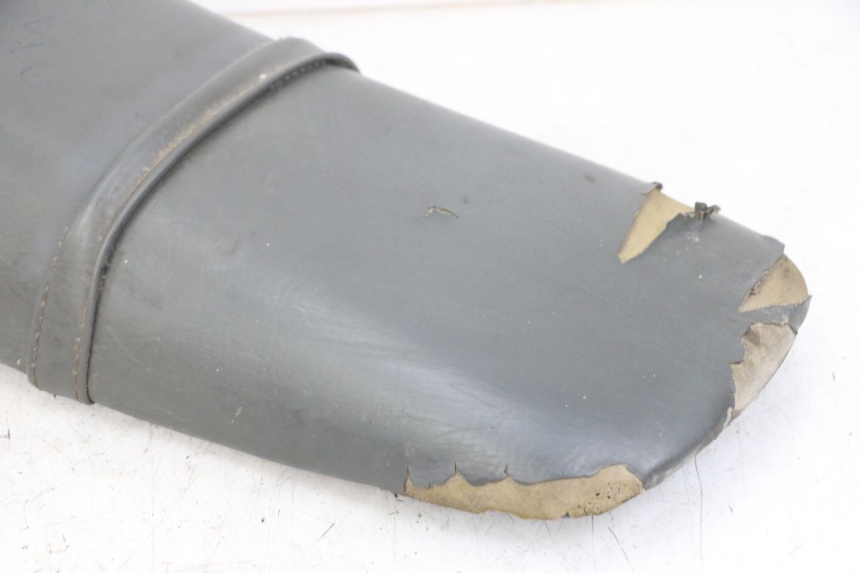 photo de SITZBANK PEUGEOT XP6 50 (1997 - 2003) - Zoom auf Komponenten