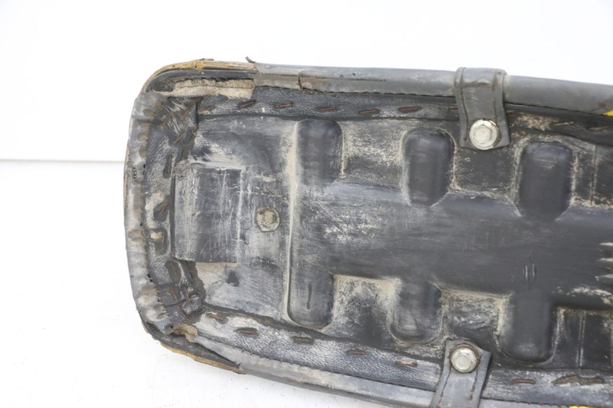 photo de SITZBANK PEUGEOT XP6 50 (1997 - 2003) - Details der Befestigungspunkte