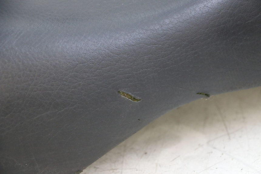 photo de SELLE YAMAHA FZS FAZER 600 (2001 - 2003) - Hochauflösende Nahaufnahme