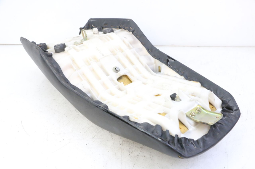 photo de SELLE YAMAHA FZS FAZER 600 (2001 - 2003) - Details der Befestigungspunkte