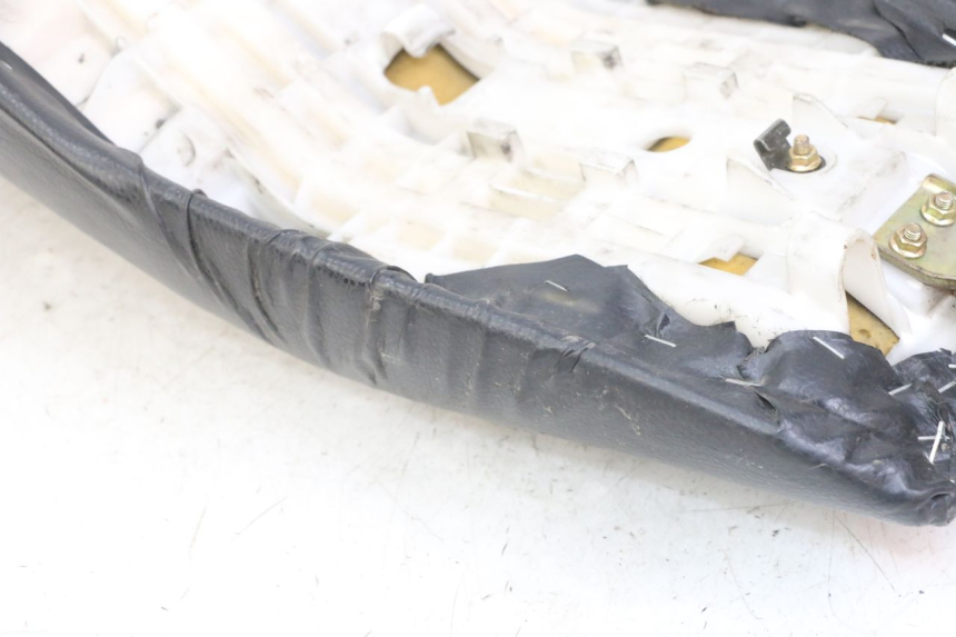 photo de SELLE YAMAHA FZS FAZER 600 (2001 - 2003) - Details der Befestigungspunkte