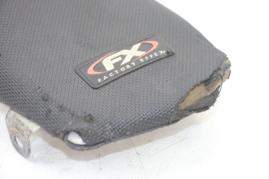 photo de SITZ YAMAHA YZ 125 (2006 - 2016) - Details der Befestigungspunkte