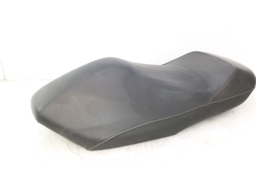 photo de SITZ YAMAHA YP MAJESTY 125 (2002 - 2006) - Oberflächenzustand und Material