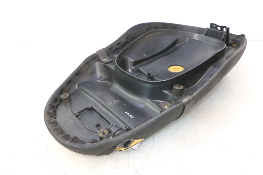 photo de SITZ PIAGGIO ZIP IGET 4T 50 (2021 - 2023) - Oberflächenzustand und Material