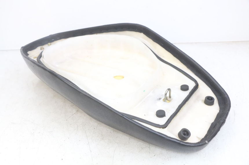 photo de SELLE UNIVERSAL BIKE ZN50QT-11B 50 (2018 - 2021) - Zoom auf Gebrauchszustand