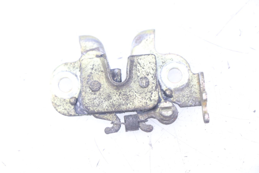 photo de SITZBANKSCHLOSS PEUGEOT CITYSTAR 125 (2011 - 2017) - Detailansicht des Bauteils