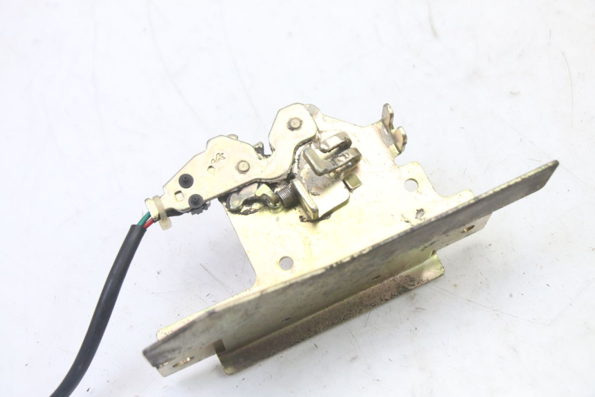 photo de SITZBANKSCHLOSS KYMCO DINK STREET 125 (2009 - 2014) - Detailansicht des Bauteils