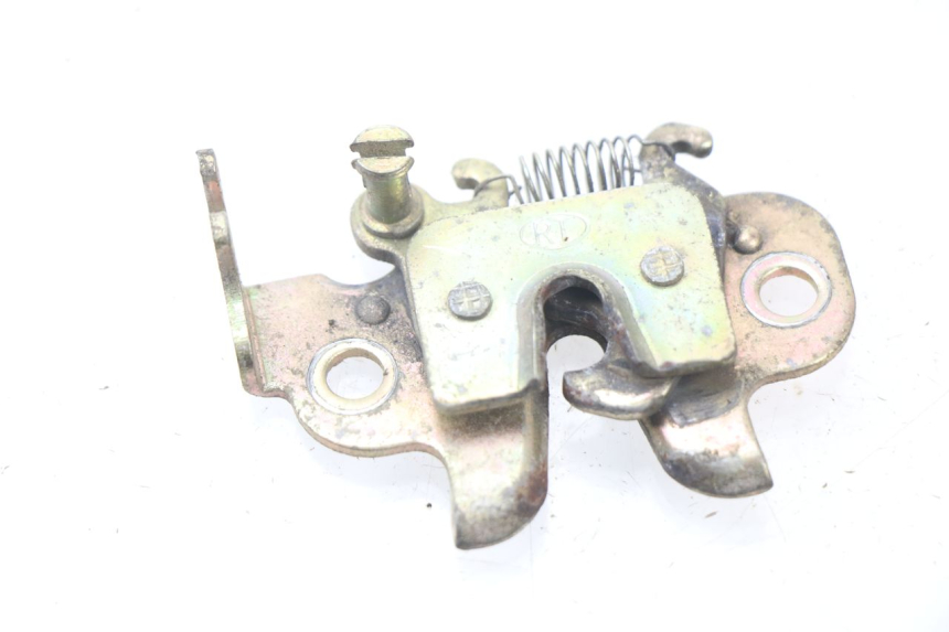 photo de SITZSCHLOSS PEUGEOT KISBEE 4T 50 (2010 - 2017) - Detailansicht des Bauteils