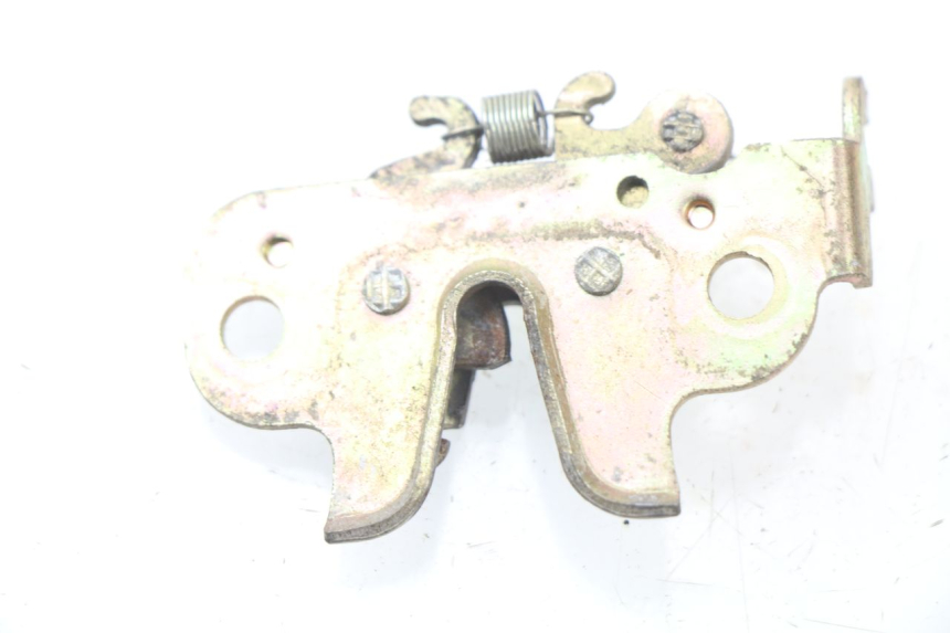 photo de SITZSCHLOSS PEUGEOT KISBEE 4T 50 (2010 - 2017) - Zoom auf Gebrauchszustand