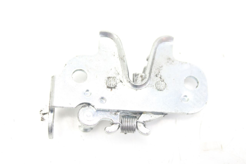 photo de SITZBANKSCHLOSS PEUGEOT KISBEE 4T 50 (2018 - 2022) - Detailansicht des Bauteils