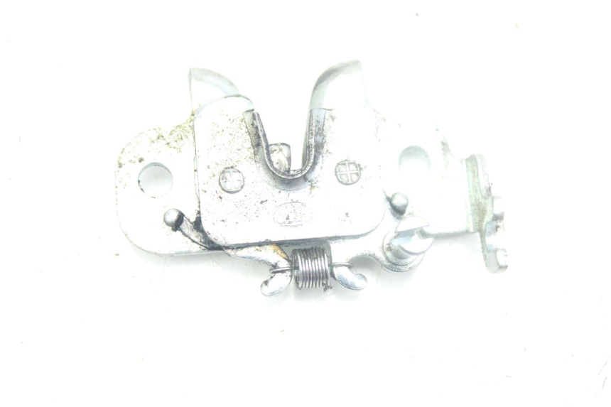 photo de SITZBANKSCHLOSS PEUGEOT KISBEE 4T 50 (2018 - 2022) - Zoom auf Gebrauchszustand