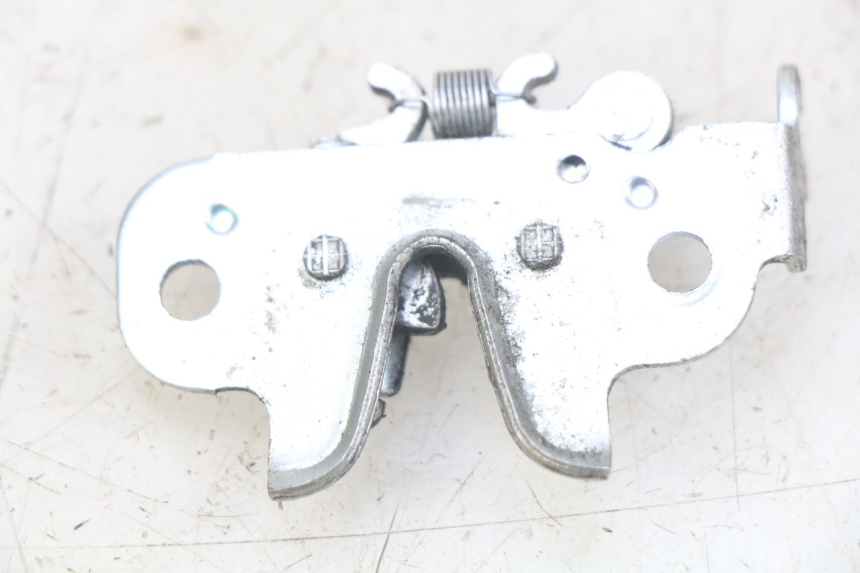 photo de SITZBANKSCHLOSS PEUGEOT KISBEE 4T 50 (2018 - 2022) - Zoom auf Gebrauchszustand