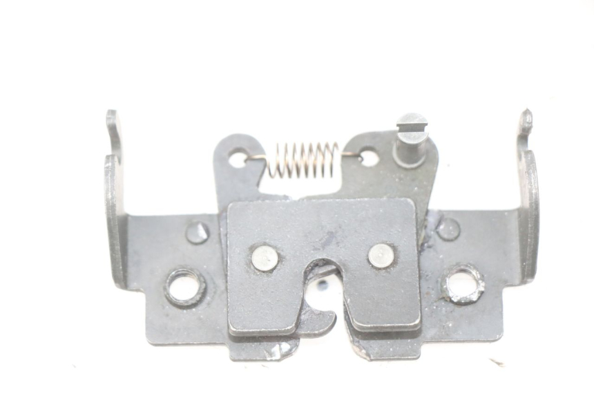 photo de SITZBANKSCHLOSS PIAGGIO MP3 LT 300 (2010 - 2016) - Zoom auf Gebrauchszustand