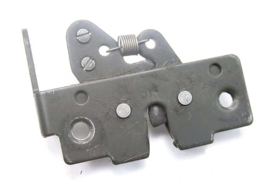 photo de SITZBANKSCHLOSS PIAGGIO MP3 500 (2014 - 2017) - Zoom auf Gebrauchszustand