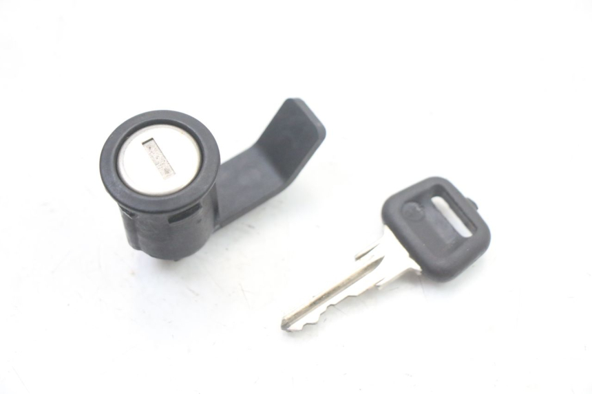 photo de SITZSCHLOSS PEUGEOT SATELIS COMPRESSOR K15 125 (2006 - 2009) - Hauptansicht